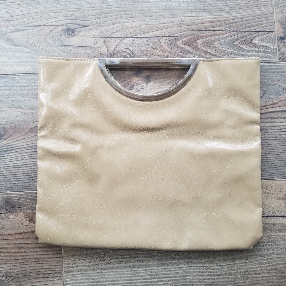 Nude clutch